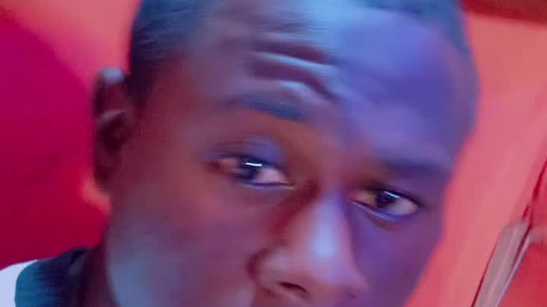 Am Trying to see my back-head  after babbing